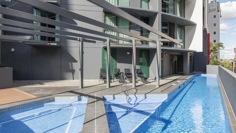 Oaks Brisbane On Felix Suites - Food Delivery Shop 3