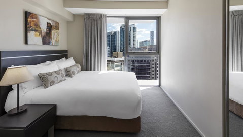 Oaks Brisbane On Felix Suites - Food Delivery Shop 7
