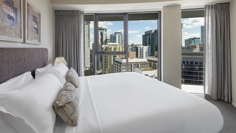 Oaks Brisbane On Felix Suites - Food Delivery Shop 5