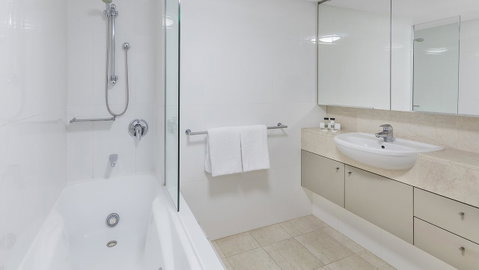 Oaks Brisbane On Felix Suites - Food Delivery Shop 11