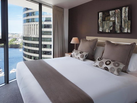 Oaks Brisbane On Felix Suites - Food Delivery Shop 21