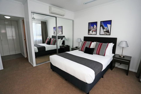 Q Resorts Paddington - Food Delivery Shop 3