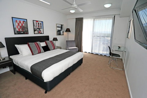 Q Resorts Paddington - Food Delivery Shop 18