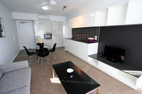Q Resorts Paddington - Food Delivery Shop 8
