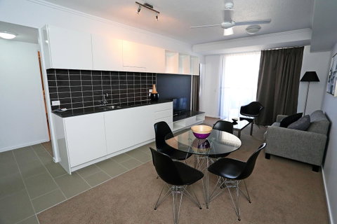 Q Resorts Paddington - Food Delivery Shop 36
