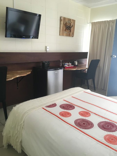 Black Marlin Motel - Food Delivery Shop 24