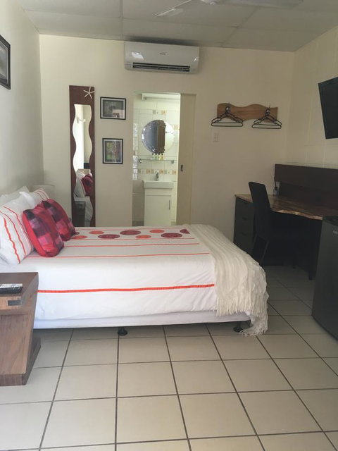 Black Marlin Motel - Food Delivery Shop 23