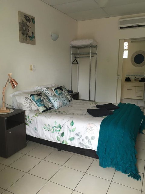 Black Marlin Motel - Food Delivery Shop 11