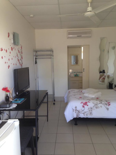 Black Marlin Motel - Food Delivery Shop 8