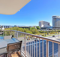 Broadbeach Travel Inn Apartments - Food Delivery Shop