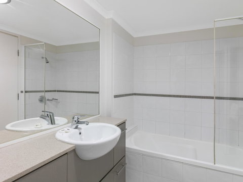 Oaks Brisbane River City Suites - Food Delivery Shop 10