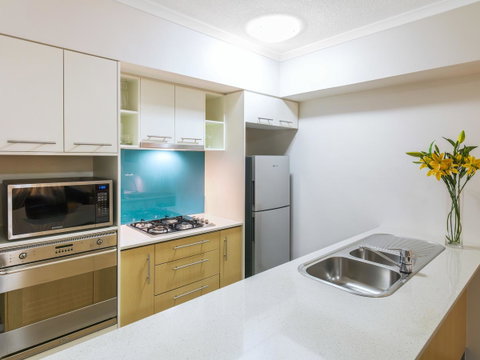 Oaks Brisbane River City Suites - Food Delivery Shop 9