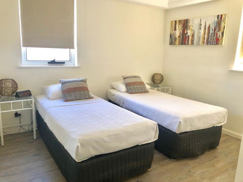 Wharf Boutique Apartments - Food Delivery Shop 6