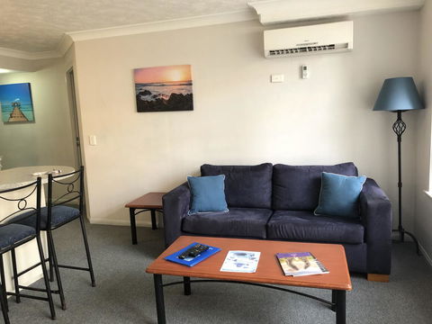 Wharf Boutique Apartments - Food Delivery Shop 23