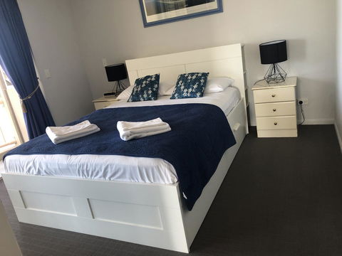 Wharf Boutique Apartments - Food Delivery Shop 10