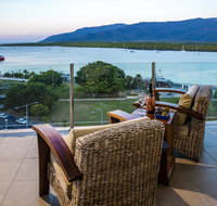 Jack and Newell Holiday Apartments - Food Delivery Shop