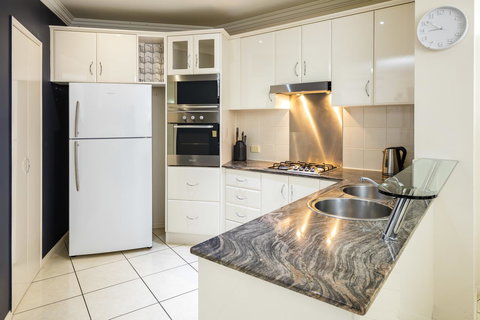 Jack And Newell Holiday Apartments - Food Delivery Shop 30