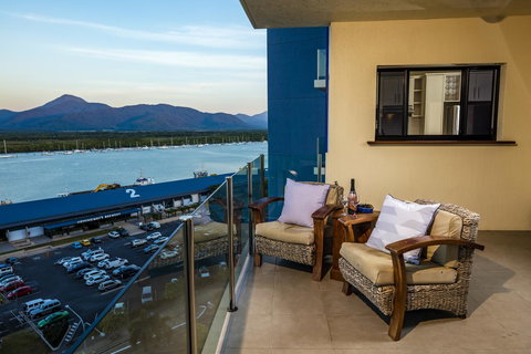 Jack And Newell Holiday Apartments - Food Delivery Shop 43