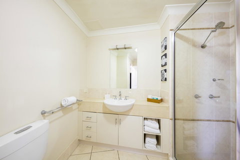 Jack And Newell Holiday Apartments - Food Delivery Shop 40