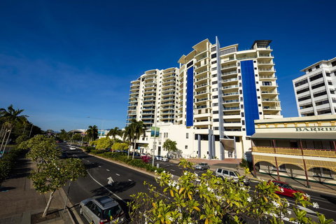 Jack And Newell Holiday Apartments - Food Delivery Shop 14