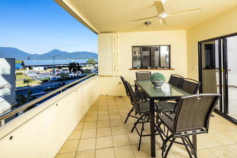 Jack And Newell Holiday Apartments - Food Delivery Shop 20