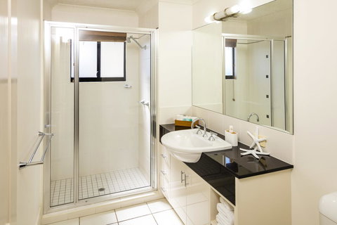 Jack And Newell Holiday Apartments - Food Delivery Shop 24