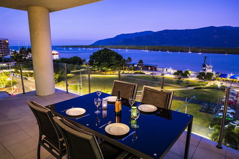 Jack And Newell Holiday Apartments - Food Delivery Shop 31