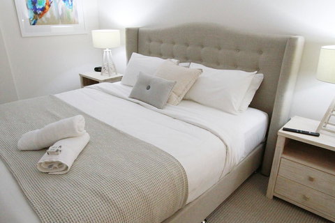 Narrowneck Court Holiday Apartments - Food Delivery Shop 31