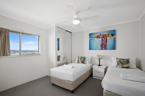 Narrowneck Court Holiday Apartments - Food Delivery Shop 22