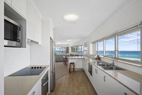 Narrowneck Court Holiday Apartments - Food Delivery Shop 24