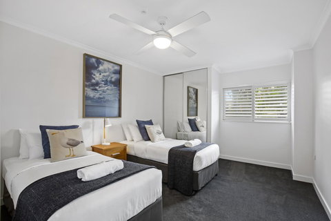 Narrowneck Court Holiday Apartments - Food Delivery Shop 6