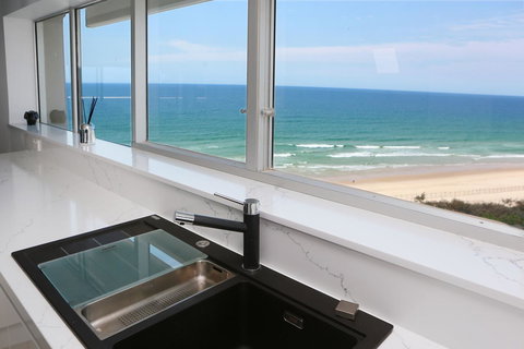 Narrowneck Court Holiday Apartments - Food Delivery Shop 30