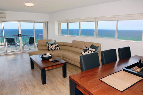 Narrowneck Court Holiday Apartments - Food Delivery Shop 4