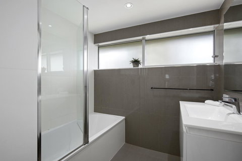 Narrowneck Court Holiday Apartments - Food Delivery Shop 9