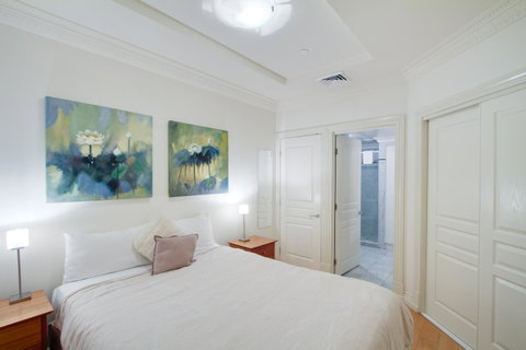 MacArthur Chambers - Food Delivery Shop 15