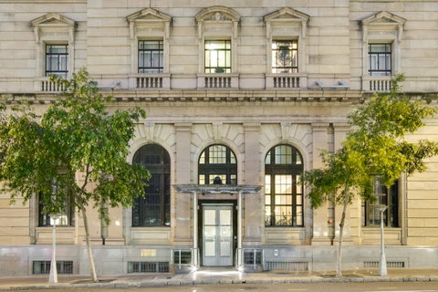 MacArthur Chambers - Food Delivery Shop 9