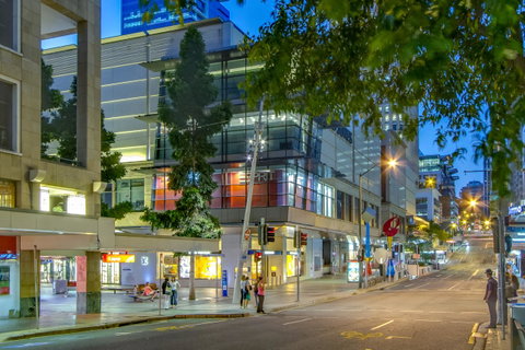MacArthur Chambers - Food Delivery Shop 6