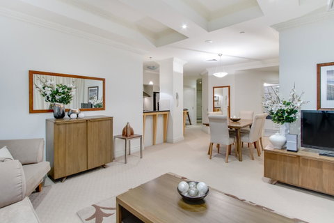 MacArthur Chambers - Food Delivery Shop 1