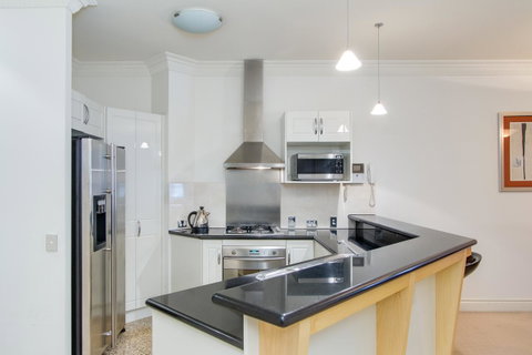 MacArthur Chambers - Food Delivery Shop 2