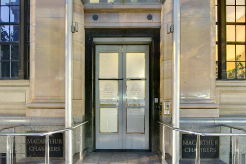 MacArthur Chambers - Food Delivery Shop 7