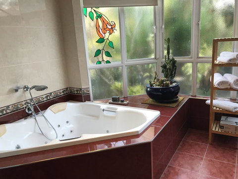 Taj On Byrnes - Private Luxury Apartment Mareeba - Food Delivery Shop 4