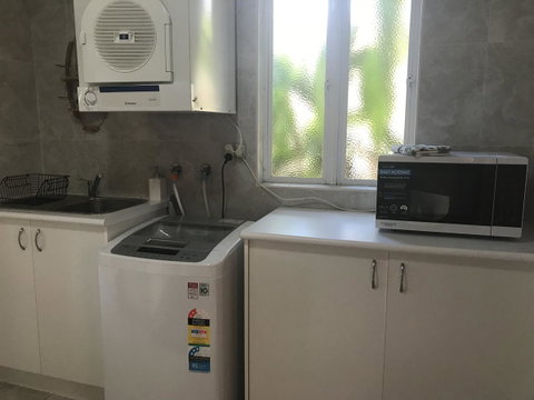 Taj On Byrnes - Private Luxury Apartment Mareeba - Food Delivery Shop 12