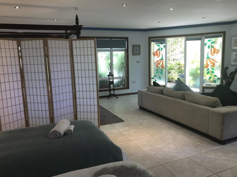 Taj On Byrnes - Private Luxury Apartment Mareeba - Food Delivery Shop 9