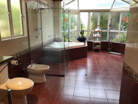 Taj On Byrnes - Private Luxury Apartment Mareeba - Food Delivery Shop 3