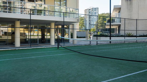 Swell Resort Burleigh Heads - Food Delivery Shop 33