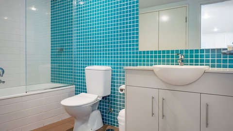 Swell Resort Burleigh Heads - Food Delivery Shop 39