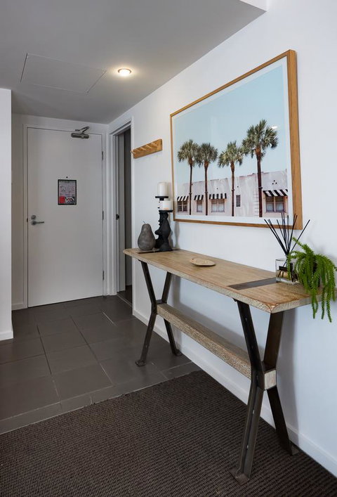 Swell Resort Burleigh Heads - Food Delivery Shop 23