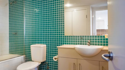 Swell Resort Burleigh Heads - Food Delivery Shop 41