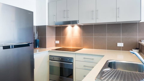 Swell Resort Burleigh Heads - Food Delivery Shop 31