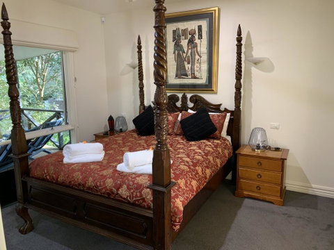 Weeroona Bed And Breakfast - Food Delivery Shop 1